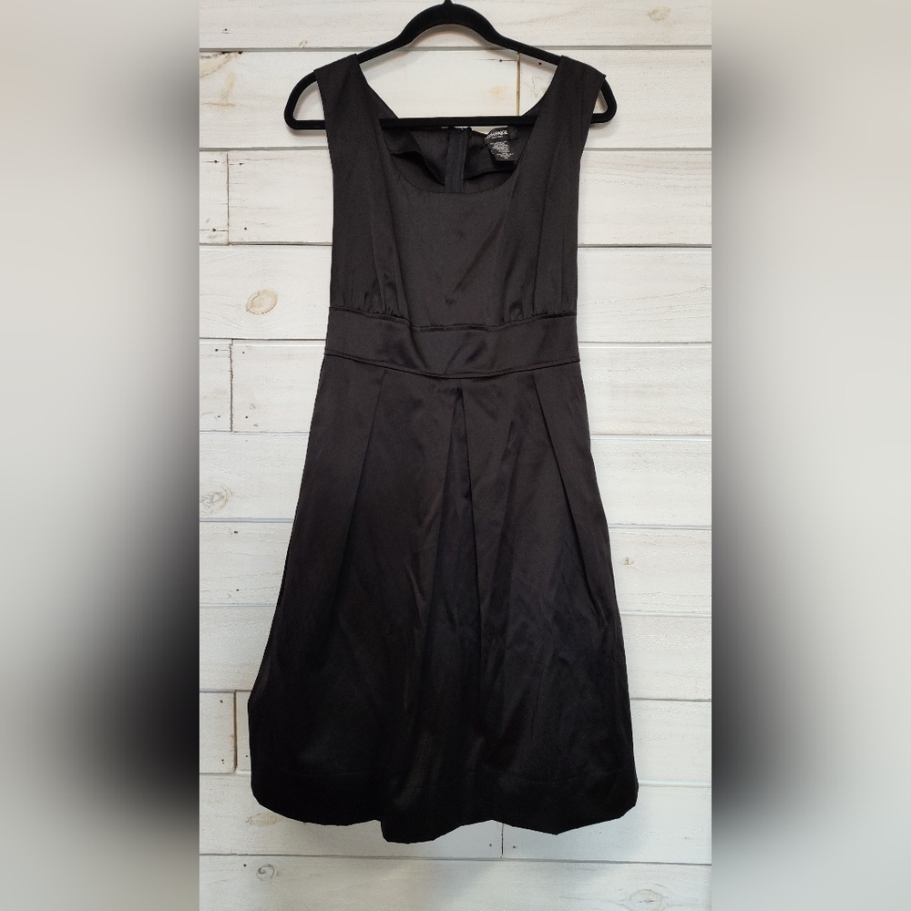 Alyn Paige Black Sleeveless Scoop-Neck Midi Dress